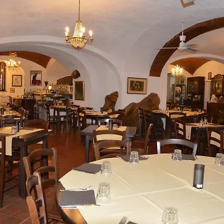 Al Castello 3* ピエトラ・リーグレ