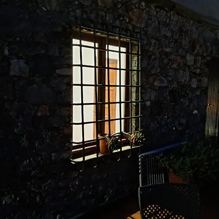 Al Castello Residenza D'epoca Konukevi Pietra Ligure