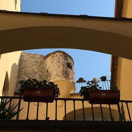 Al Castello Residenza D'epoca 게스트하우스 3*
